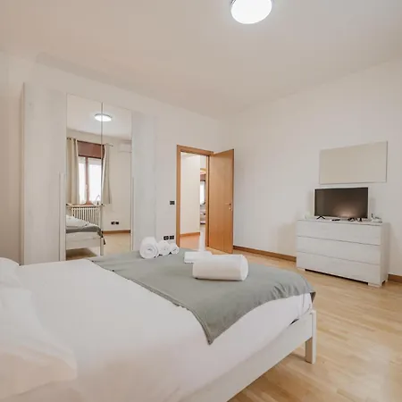Apartment Casa Rivoli - Private Garden & Free Parking *