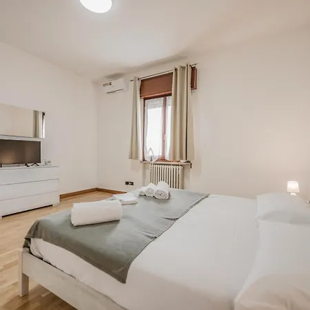 Casa Rivoli - Private Garden & Free Parking Apartment